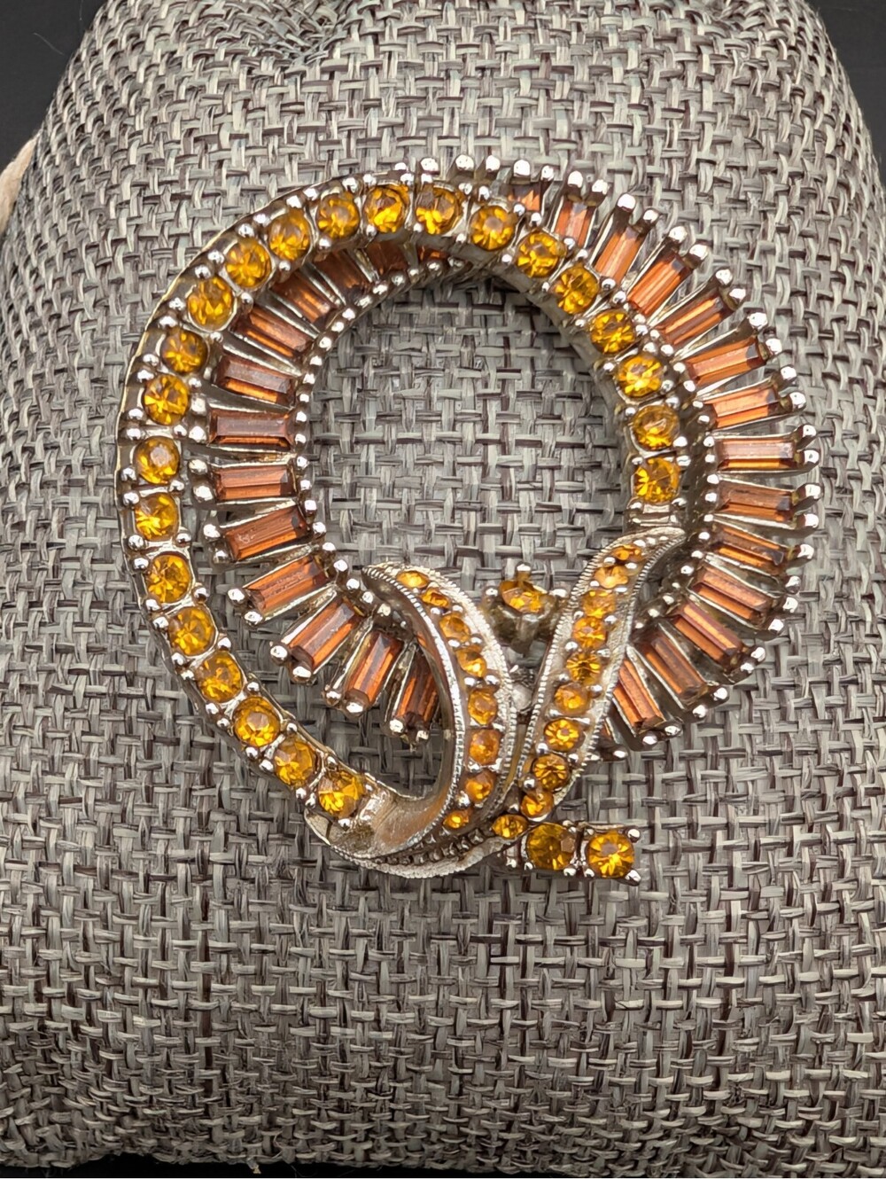 Vintage Unsigned Topaz Baguette Chaton Rhinestone 3D Wreath Ribbon Pin